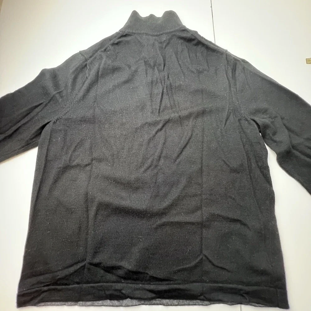 Banana Republic small hole
